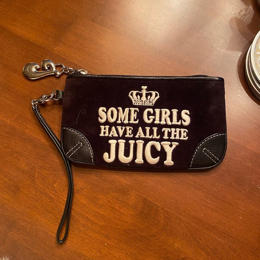 Y2K RARE VINTAGE Juicy Couture Brown Velour Wristlet. Great condition✨